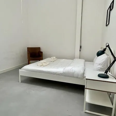 Apartment Stylish 2 Bedroom Serviced In