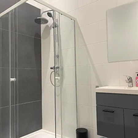 Apartment Stylish 2 Bedroom Serviced In